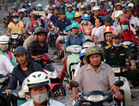 Đảo lộn cuộc sống vì triều cường: Người dân vẫn lạc quan… tạo dáng