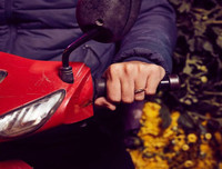 ‘Mưu sinh trên yên xe máy’, bộ ảnh đẹp của nhiếp ảnh gia Anh