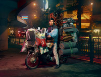 ‘Mưu sinh trên yên xe máy’, bộ ảnh đẹp của nhiếp ảnh gia Anh