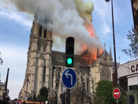 Cháy lớn kinh hoàng ở Nhà thờ Đức Bà Paris