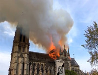 Cháy lớn kinh hoàng ở Nhà thờ Đức Bà Paris