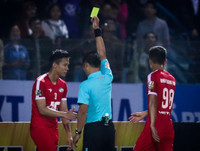 [ẢNH] Quế Ngọc Hải và những lần lĩnh án phạt nặng vì chơi thô bạo