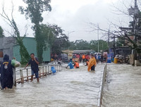 [ẢNH] Phú Quốc ngập lịch sử: Người dân chật vật di tản, giao thông chia cắt