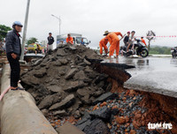 [ẢNH] Phú Quốc ngập lịch sử: Người dân chật vật di tản, giao thông chia cắt