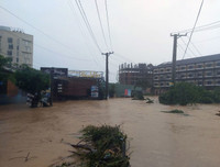 [ẢNH] Phú Quốc ngập lịch sử: Người dân chật vật di tản, giao thông chia cắt