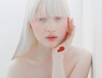 [ẢNH] Ngỡ ngàng trước vẻ đẹp khác biệt của những người mẫu bạch tạng nổi tiếng thế giới