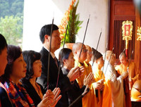 Đông vui lễ hội khai xuân Yên Tử 2019