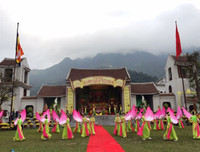 Đông vui lễ hội khai xuân Yên Tử 2019