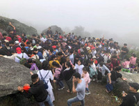 Đông vui lễ hội khai xuân Yên Tử 2019