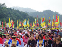 Đông vui lễ hội khai xuân Yên Tử 2019