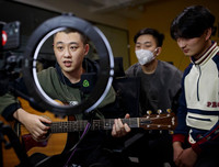 [ẢNH] Cuộc sống online trong thời đại dịch Covid-19