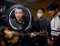 [ẢNH] Cuộc sống online trong thời đại dịch Covid-19