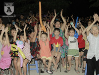 [ẢNH] Mang yêu thương đến trẻ em nghèo dưới chân cầu Long Biên trong ngày Tết thiếu nhi