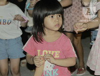 [ẢNH] Mang yêu thương đến trẻ em nghèo dưới chân cầu Long Biên trong ngày Tết thiếu nhi