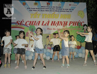 [ẢNH] Mang yêu thương đến trẻ em nghèo dưới chân cầu Long Biên trong ngày Tết thiếu nhi