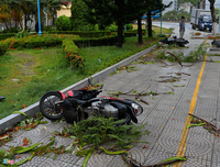 Ảnh hưởng bão số 2: Cầu sập, kênh vỡ, 5 người thương vong