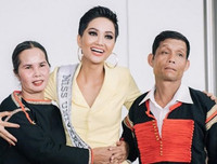 [ẢNH] Xúc động gia cảnh bất ngờ của H'hen Niê sau ánh hào quang