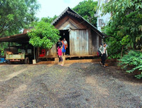 [ẢNH] Xúc động gia cảnh bất ngờ của H'hen Niê sau ánh hào quang