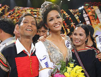 [ẢNH] Xúc động gia cảnh bất ngờ của H'hen Niê sau ánh hào quang