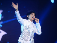 [ẢNH] Ca sĩ Đan Trường ở tuổi 44: Sự nghiệp thành công, hôn nhân viên mãn