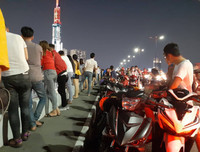 [ẢNH] Mãn nhãn với màn pháo hoa rợp trời tối 30-4 mừng ngày thống nhất