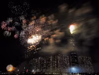 [ẢNH] Mãn nhãn với màn pháo hoa rợp trời tối 30-4 mừng ngày thống nhất