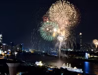 [ẢNH] Mãn nhãn với màn pháo hoa rợp trời tối 30-4 mừng ngày thống nhất