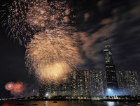 [ẢNH] Mãn nhãn với màn pháo hoa rợp trời tối 30-4 mừng ngày thống nhất