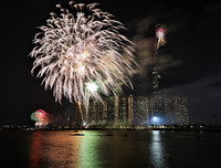 [ẢNH] Mãn nhãn với màn pháo hoa rợp trời tối 30-4 mừng ngày thống nhất