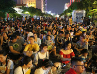 [ẢNH] Mãn nhãn với màn pháo hoa rợp trời tối 30-4 mừng ngày thống nhất