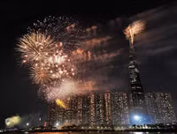 [ẢNH] Mãn nhãn với màn pháo hoa rợp trời tối 30-4 mừng ngày thống nhất