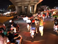 [ẢNH] Mãn nhãn với màn pháo hoa rợp trời tối 30-4 mừng ngày thống nhất