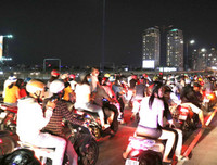 [ẢNH] Mãn nhãn với màn pháo hoa rợp trời tối 30-4 mừng ngày thống nhất