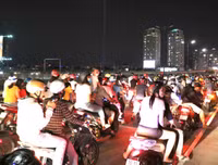 [ẢNH] Mãn nhãn với màn pháo hoa rợp trời tối 30-4 mừng ngày thống nhất