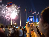 [ẢNH] Mãn nhãn với màn pháo hoa rợp trời tối 30-4 mừng ngày thống nhất