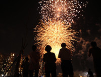 [ẢNH] Mãn nhãn với màn pháo hoa rợp trời tối 30-4 mừng ngày thống nhất