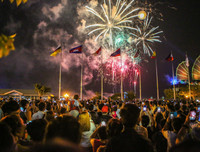 [ẢNH] Mãn nhãn với màn pháo hoa rợp trời tối 30-4 mừng ngày thống nhất