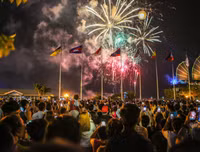 [ẢNH] Mãn nhãn với màn pháo hoa rợp trời tối 30-4 mừng ngày thống nhất