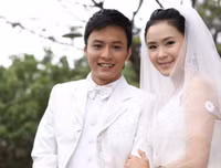 [ẢNH] Cuộc hôn nhân kín tiếng của Hồng Diễm – 