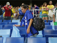 [ẢNH] Từ khán đài World Cup, người Nhật Bản lại khiến toàn thế giới kinh ngạc và ngả mũ