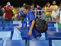 [ẢNH] Từ khán đài World Cup, người Nhật Bản lại khiến toàn thế giới kinh ngạc và ngả mũ