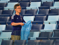 [ẢNH] Từ khán đài World Cup, người Nhật Bản lại khiến toàn thế giới kinh ngạc và ngả mũ