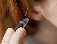 [ẢNH] Tác hại khủng khiếp khi sử dụng tai nghe không đúng cách