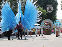 [ẢNH] Phố đi bộ Hồ Gươm tưng bừng sắc màu trong Carnival đậm chất Mỹ-Latin