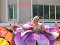 [ẢNH] Phố đi bộ Hồ Gươm tưng bừng sắc màu trong Carnival đậm chất Mỹ-Latin