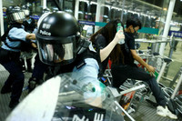 [ẢNH] Sân bay quốc tế Hồng Kông mở lại sau hai ngày thất thủ do biểu tình