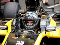 [ẢNH] Tay đua nữ Ả-Rập Saudi sau vô lăng của 