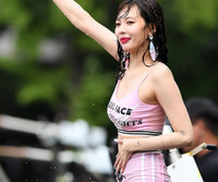 [ẢNH] Phong cách thời trang của HuynA: Từ gợi cảm tới phản cảm