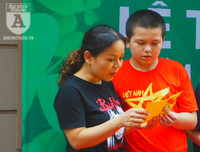 [Ảnh] Xúc động trước tâm sự của trẻ tự kỷ dành tặng cha mẹ nhân dịp Vu Lan