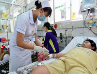 [ẢNH] Sốt xuất huyết vào mùa: Những điều kiêng kỵ khi chữa trị